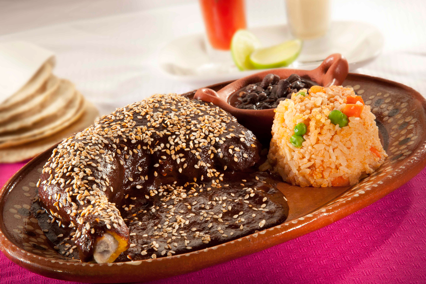 Plato de mole poblano